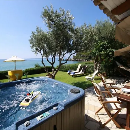 Glyfada Beachfront House 13 Tatil Evi